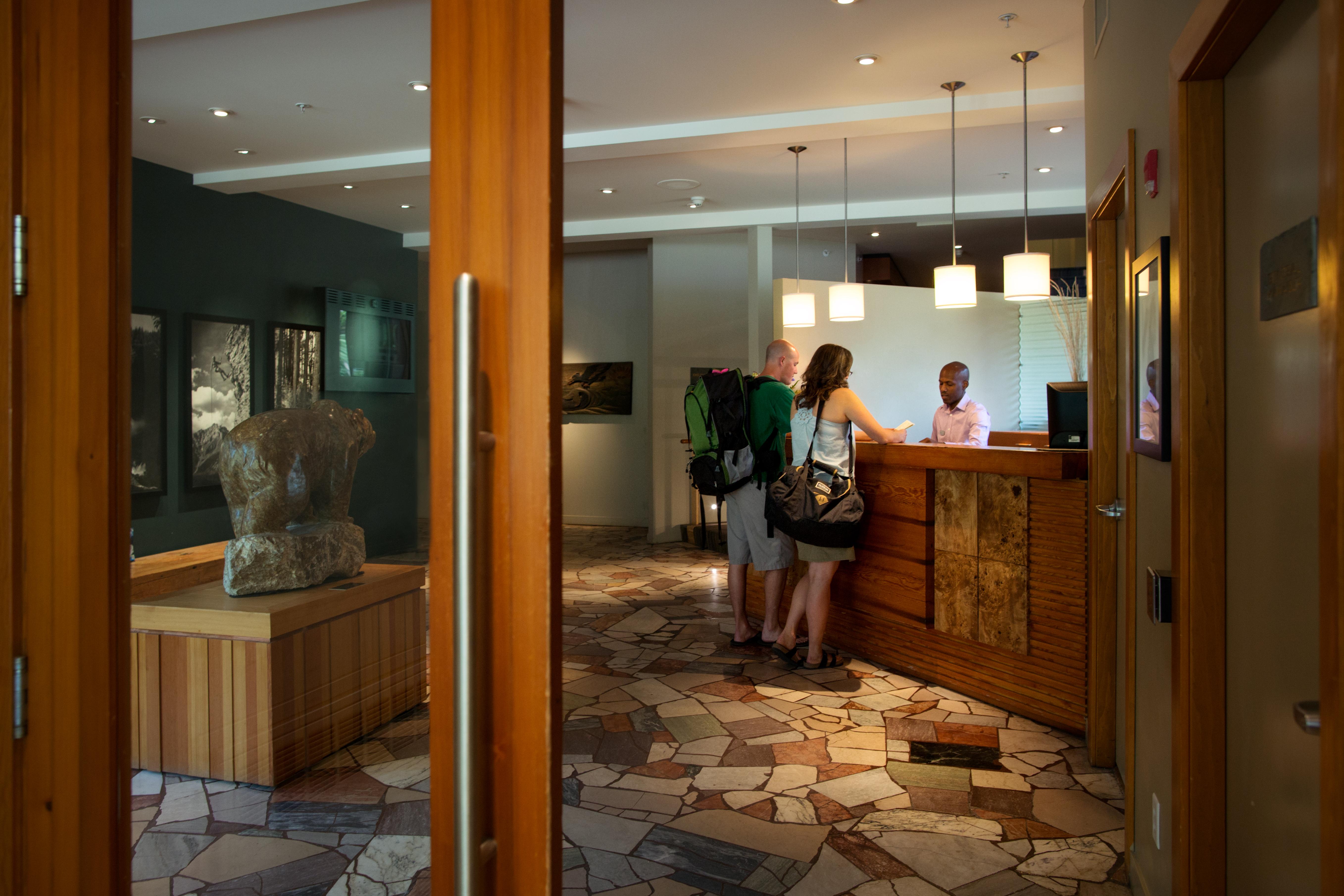 เดอะ จูนิเพอร์ โฮเต็ล แอนด์ บิสโตร Hotel แบมฟ์ ภายนอก รูปภาพ
