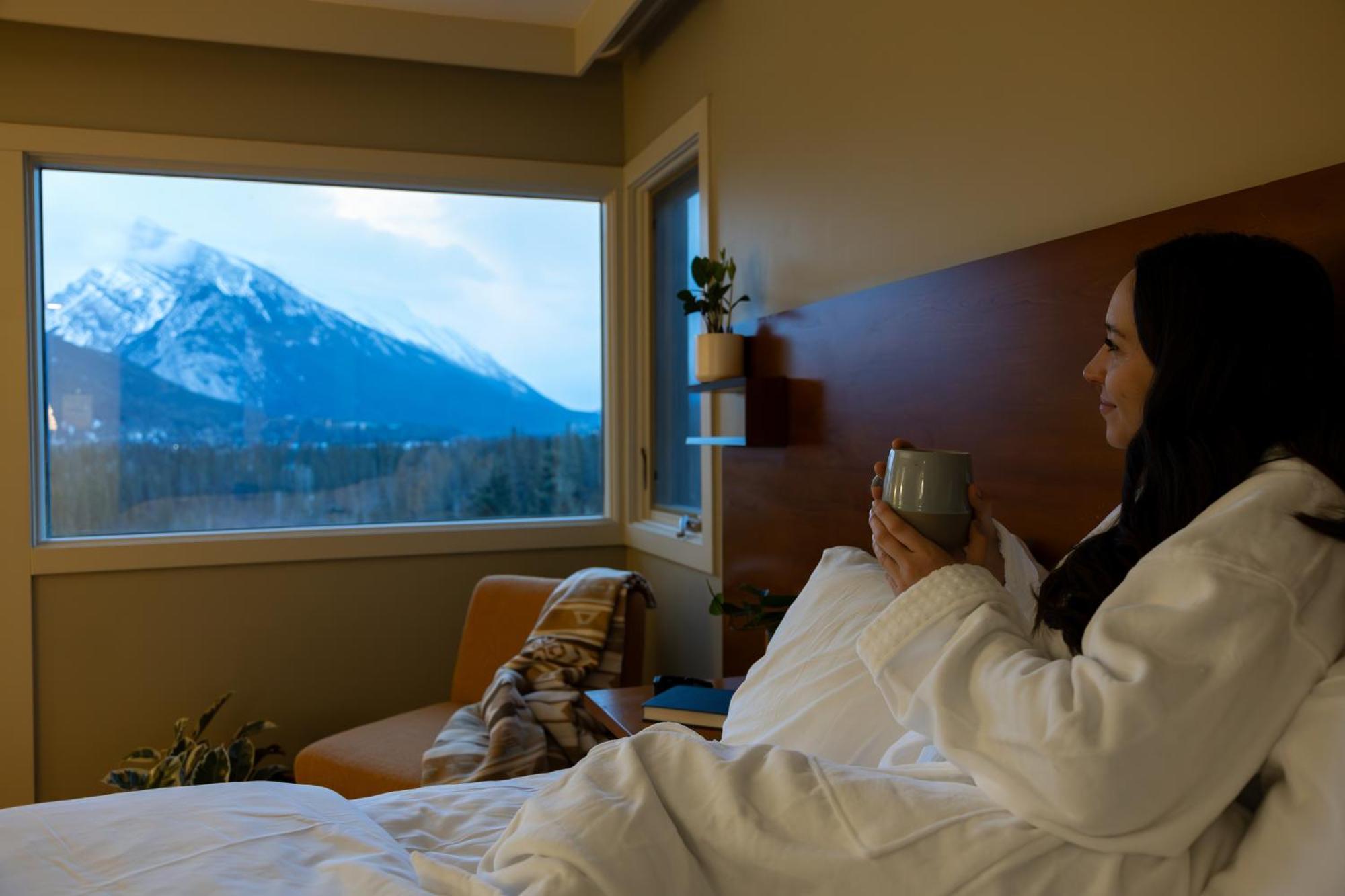 เดอะ จูนิเพอร์ โฮเต็ล แอนด์ บิสโตร Hotel แบมฟ์ ภายนอก รูปภาพ